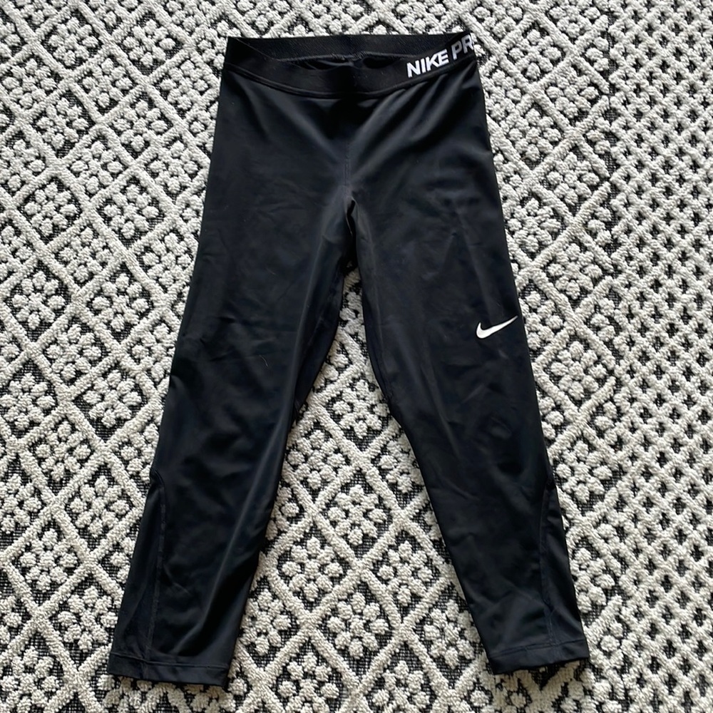 Nike Capris Leggings, Size Medium